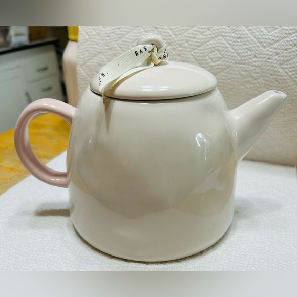 Rae Dunn nwot BEST MOM decorative tea pot 6” tall with lid. New condition - Picture 2 of 5